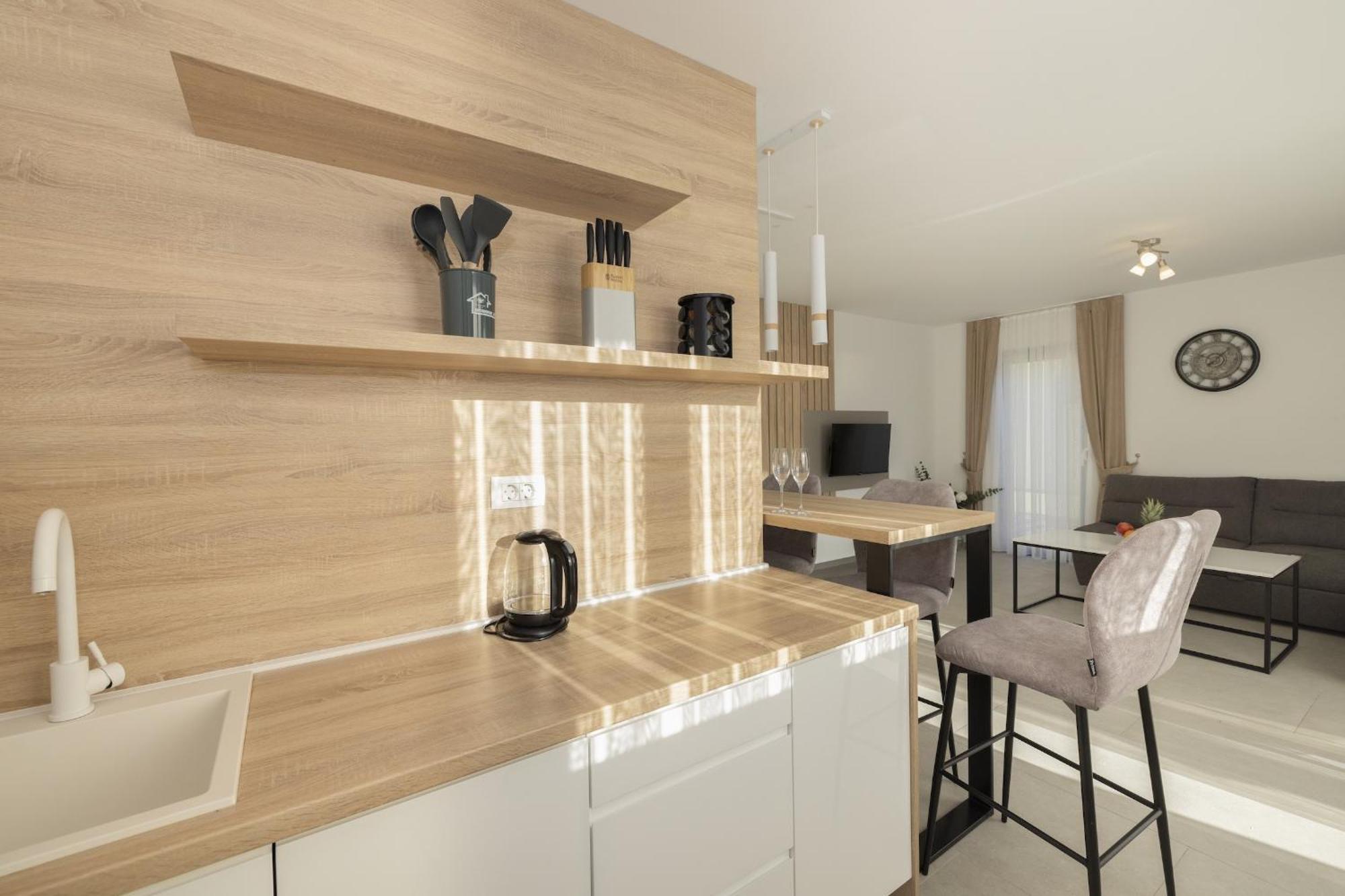 Veranda Apartment *